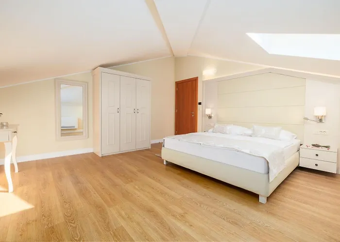 Tunera - Luxury Ii