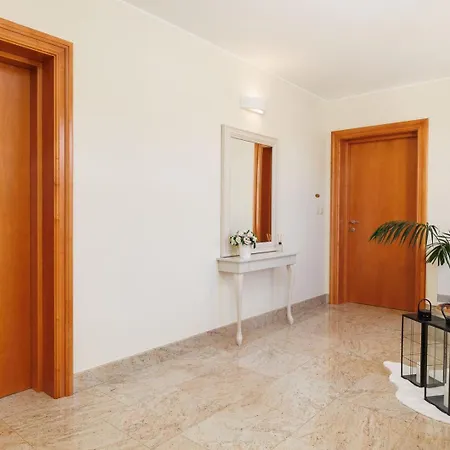 Tunera - Luxury Ii