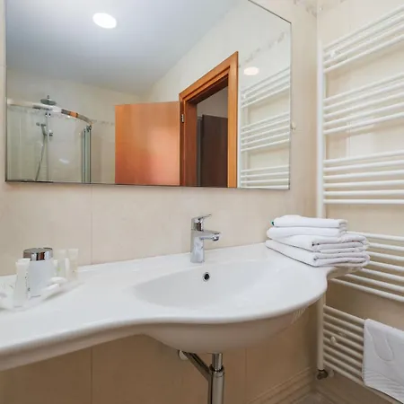 Tunera - Luxury Ii Pensión 4*